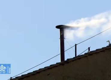 ¡Habemus papam! Revelan humo blanco en el Vaticano; designan a un nuevo Pontífice