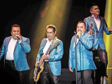 Belinda pide y Ángeles Azules le cumple