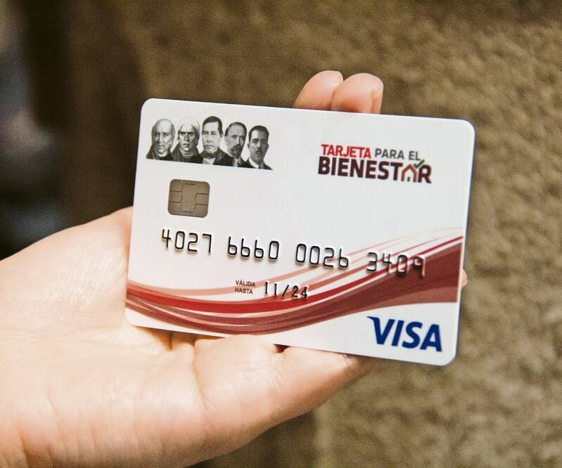 Las pensiones para adultos mayores son uno de los apoyos que el presidente Andrés Manuel López Obrador pretende elevar a rango constitucional. ARCHIVO EL UNIVERSAL