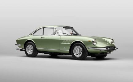 Este Ferrari 330 GTC pasó por un proceso de restauración para ser el auto de tus sueños