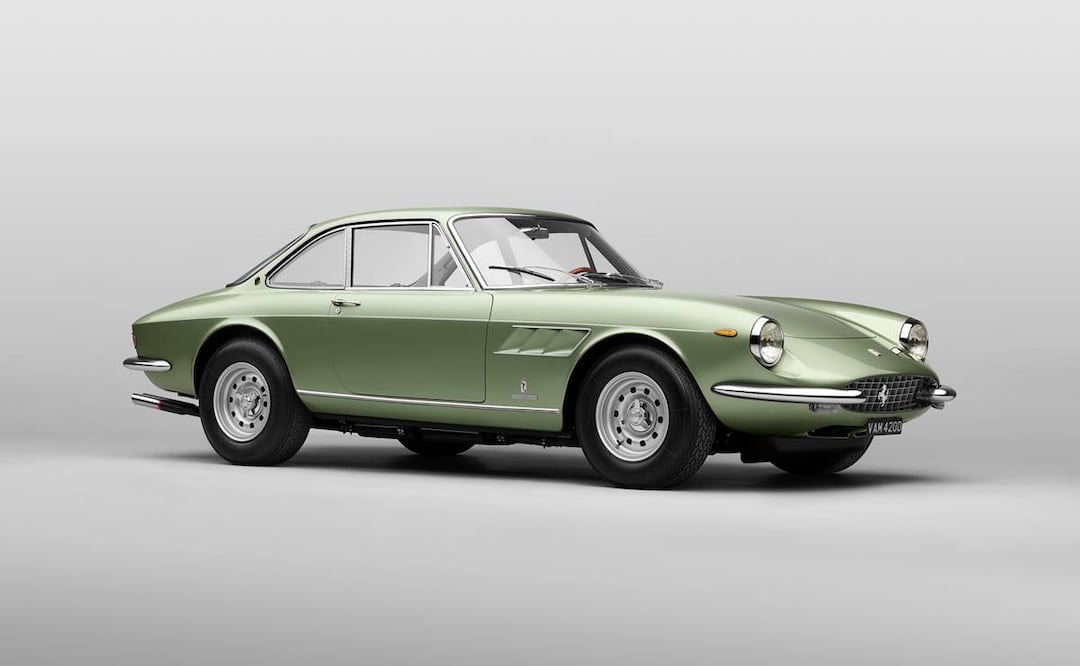 Este Ferrari 330 GTC pasó por un proceso de restauración para ser el auto de tus sueños