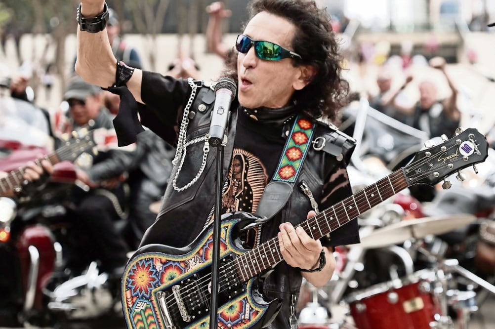 Alex fue invitado para componer una canción y salió “El blues del coyote”. (ARCHIVO EL UNIVERSAL)