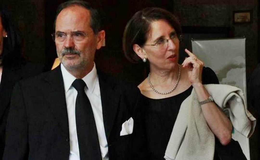 El presidente nacional del PAN, Gustavo Madero, hizo arribo a la funeraria Gayosso Sullivan para acompañar a la familia del presidente de la Fundación Rafael Preciado, Juan Molinar Horcasitas (Foto: Adrián Hernández / EL UNIVERSAL)