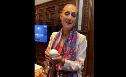En su segundo live, Sheinbaum presume pelota de béisbol firmada por AMLO