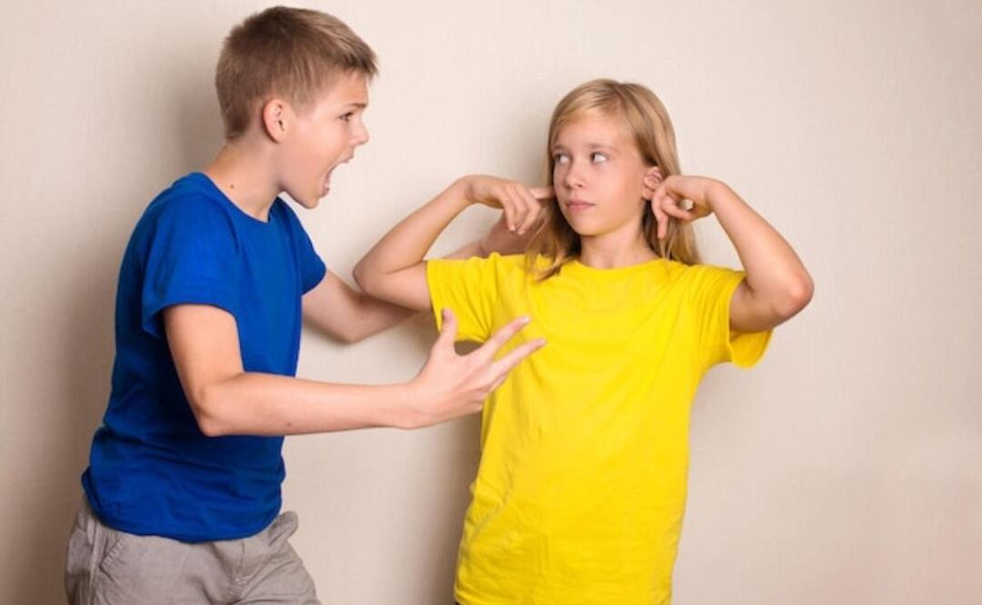 Las relaciones entre hermanos son tan complejas como significativas. Fuente: Freepik.