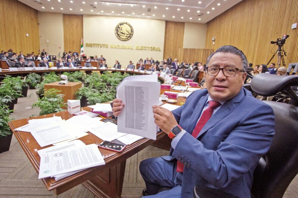 Horacio Duarte, representante de Morena ante el INE, ha dicho que el fideicom i so, como fondo privado, puede aceptar recursos de personas físicas o morales (ARCHIVO EL UNIVERSAL)