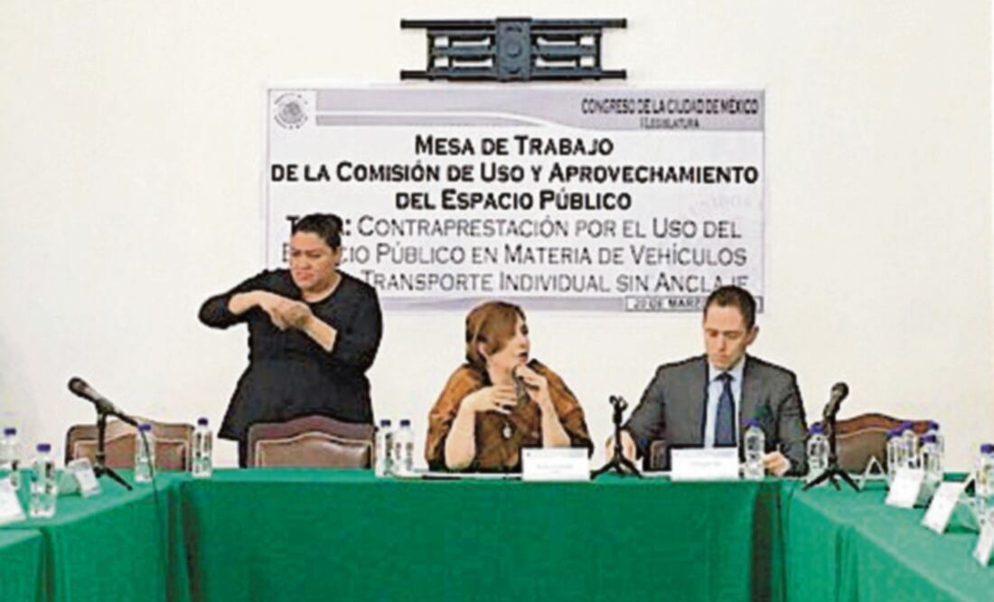 Representantes de las compañías de préstamo de bicis y scooters sin anclaje se reunieron ayer con diputados locales, a quienes expresaron su preocupación por la regulación del servicio que brindan en la Ciudad de México. ESPECIAL