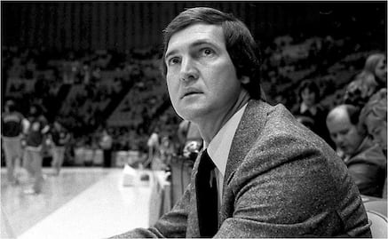 Jerry West, ícono de los Lakers e inspiración para el logo de la NBA, muere a los 86 años