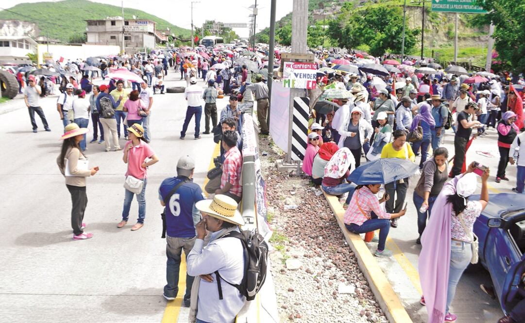 Los maestros de la CETEG también piden el pago de quincenas atrasadas (Foto: Archivo/El Universal)