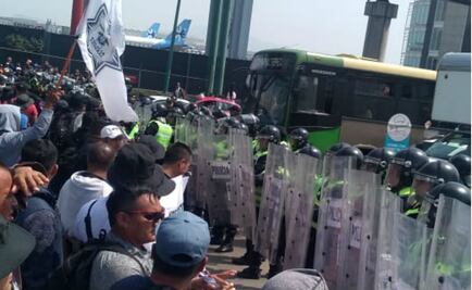 Policías federales bloquean Periférico Sur; protestan por su incorporación a la Guardia Nacional