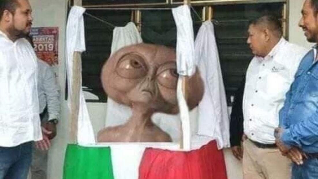 Hacen memes de busto de Benito Juárez develado en San Luis Potosí