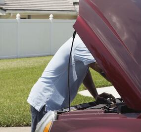 Cómo cuidar el líquido de la transmisión del vehículo