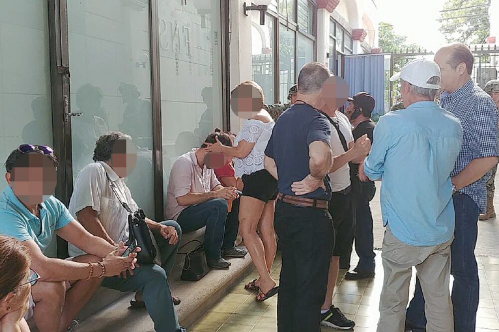 En la Plaza América, donde se ubican las instalaciones de First National Security —la arrendadora de cajas de seguridad— se acondicionó un local alterno para entrevistar a las personas afectadas por el aseguramiento (ADRIANA VARILLAS. EL UNIVERSAL)