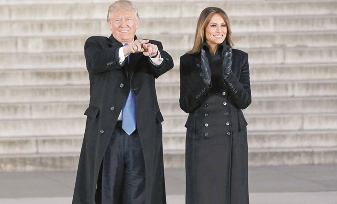 Donald Trump y su esposa Melania ayer en el concierto “Make America Great Again! Welcome Celebration”, en el Lincoln Memorial. (MIKE SEGAR. REUTERS)
