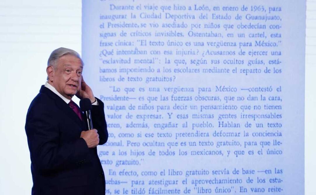 El presidente López Obrador dijo que no hay ningún impedimento y “los libros van a llegar para el reinicio clases”, el 28 de agosto. Foto: Diego Simón / EL UNIVERSAL