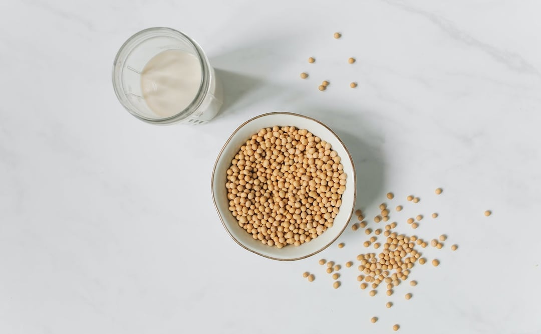 La marca Ades de soya y sabor vainilla declara en la etiqueta que contiene 75% de soya, pero en realidad tiene alrededor de 16%. Foto: Pexels
