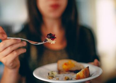 ¿Por qué es bueno comer despacio?