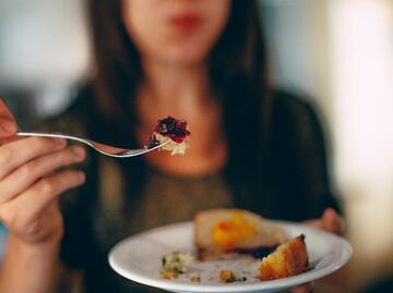 ¿Por qué es bueno comer despacio?