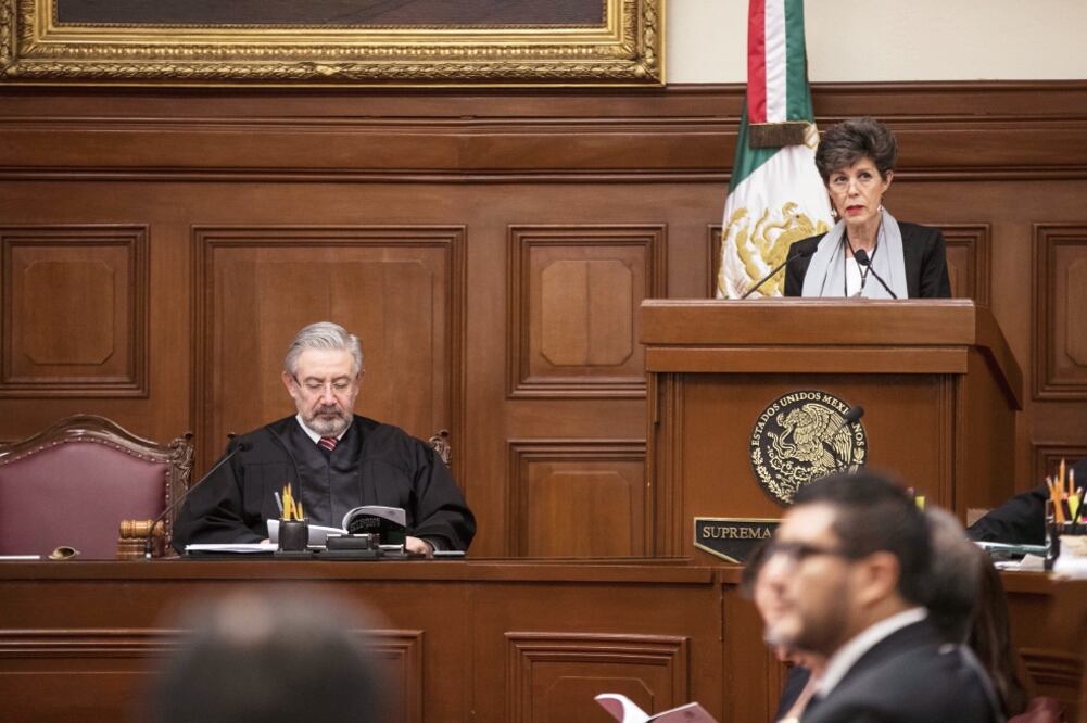 Al presentar su primer informe de labores ante el pleno de la Suprema Corte, Janine Madeline Otálora Malassis, magistrada presidenta de la Sala Superior del TEPJF, dijo que la justicia electoral no busca el aplauso ni huye de la crítica (CRISTOPHER ROGEL)