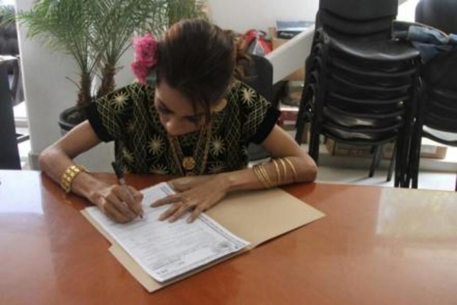 Muxe logra reconocimiento como mujer; cambiará credencial de elector