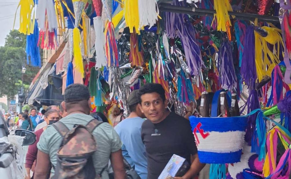 Personas abarrotan tiendas en Yucatán (21/12/2025). Foto: Especial