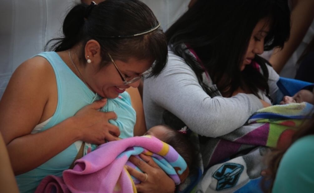 Mamás vacunadas con Pfizer contra Covid-19 transmiten anticuerpos a sus bebés