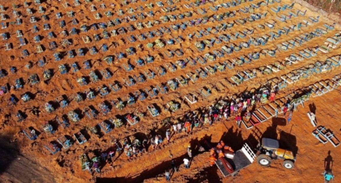 Manaos, en Brasil, donde depositan los ataúdes en fosas comunes por el Covid-19