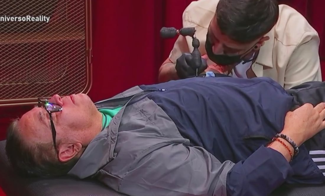 Mario Bezares, primer integrante de "Team Mar" en tatuarse.
Foto: X