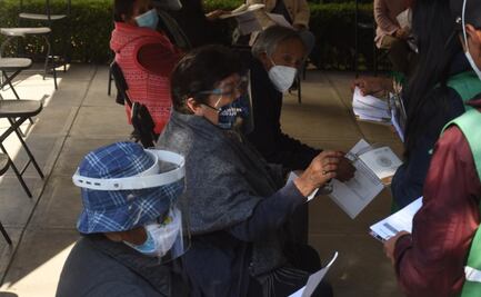 Se mantienen retrasos en segundo día de vacunación de adultos mayores contra Covid-19 en CDMX 