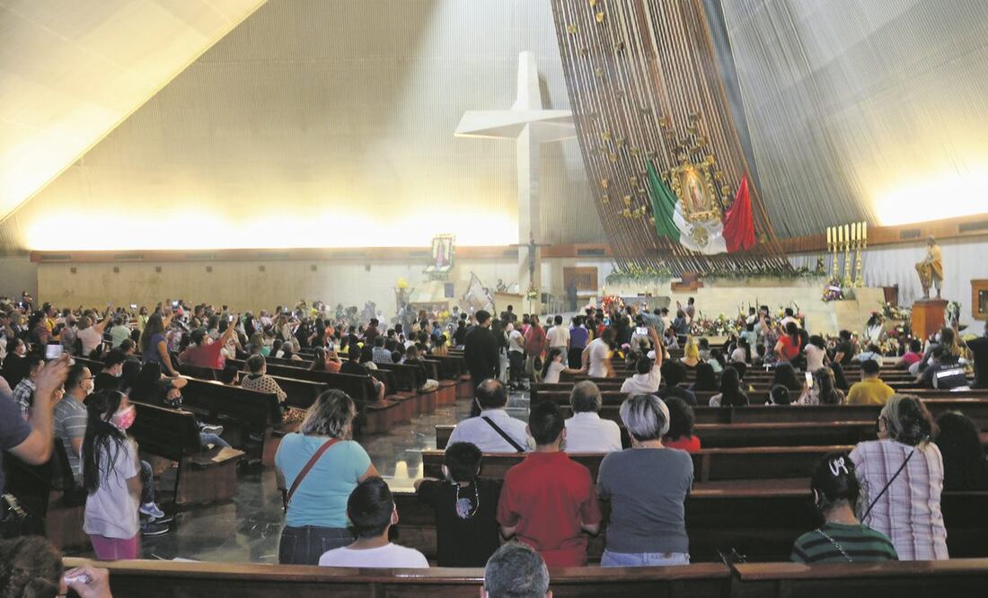 Aun con una baja en la profesión de la fe católica, miles veneran a La Guadalupana, según presbítero. Foto: EMILIO VÁSQUEZ. EL UNIVERSAL