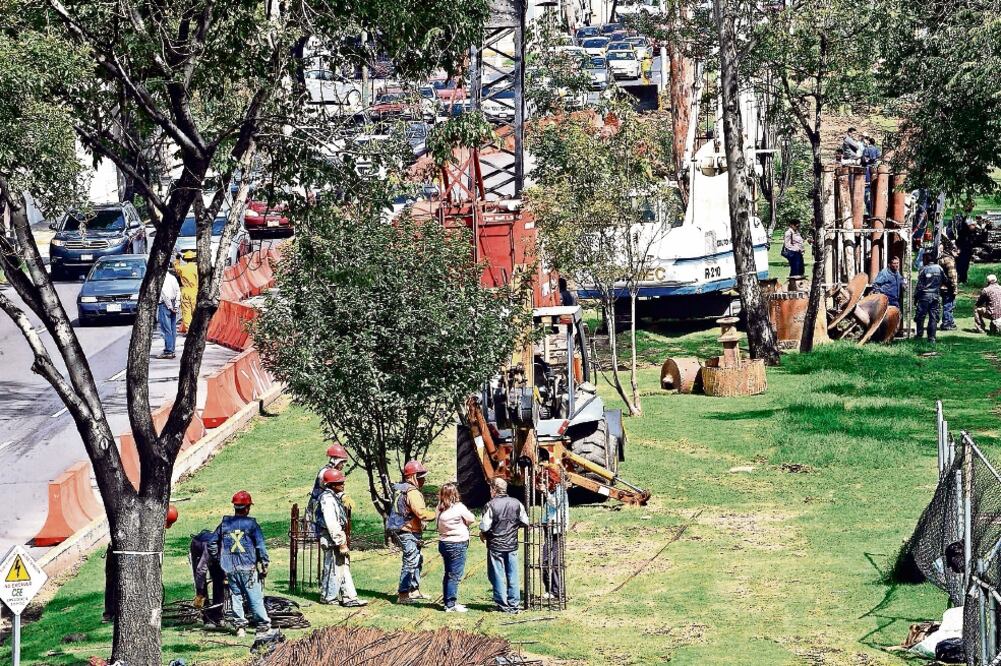 Ecocidio. La causa principal del descontento por las obras del deprimido en Mixcoac es la tala de 500 árboles (ARCHIVO. EL UNIVERSAL )