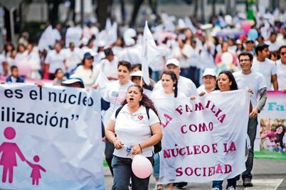 Familias denuncian opacidad en bodas gay