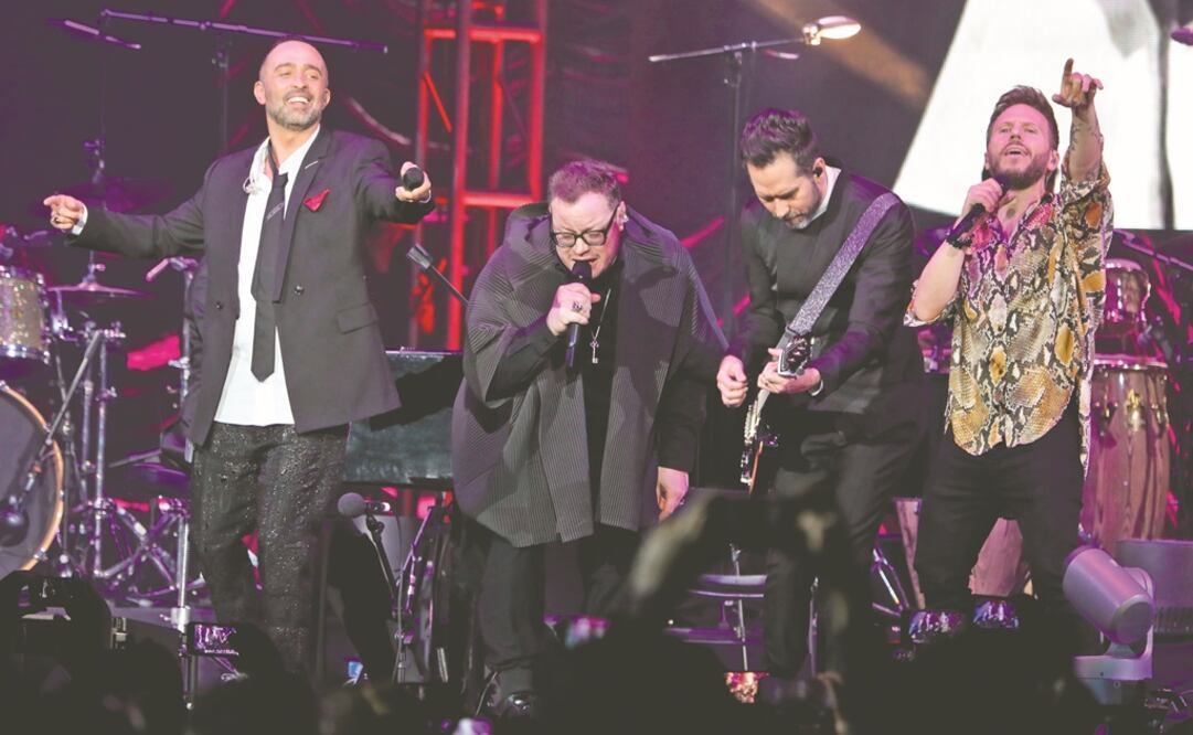 Los intérpretes le pusieron el toque romántico a su show. Foto: ARIEL OJEDA. EL UNIVERSAL
