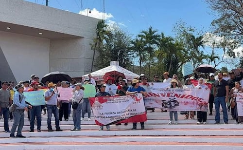 Maestros de la CNTE protestan en la zona arqueológica de Chichén Itzá, Yucatán; exigen reinstalación de mesa de diálogo.
Foto: Especial.
