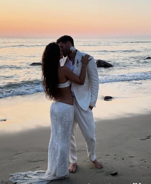 Santiago Giménez se casó con Fernanda Serrano