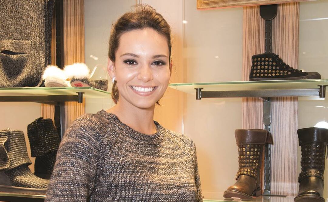 Decenas de personas la felicitaron y ella agradecía los buenos deseos. FOTO: Archivo.