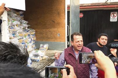 Hallan camión de Sedeso con despensas en la Benito Juárez