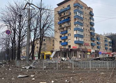 "Los bombardeos no cesan": tropas rusas han destruido el 90% de Mariúpol, según su alcalde