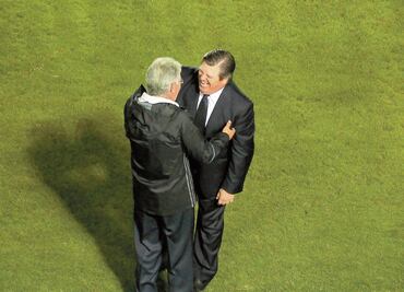 El "Tuca" sabe cómo fumigar al "Piojo" Herrera