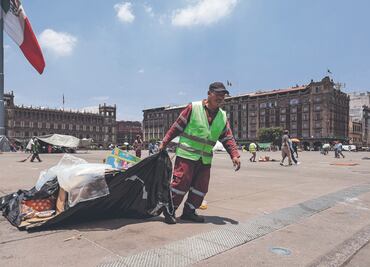 Botellas y latas, lo que el plantón de la CNTE no se llevó