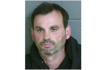 Condenan a hombre que puso hojas de afeitar y tornillos en masa de pizza en EU