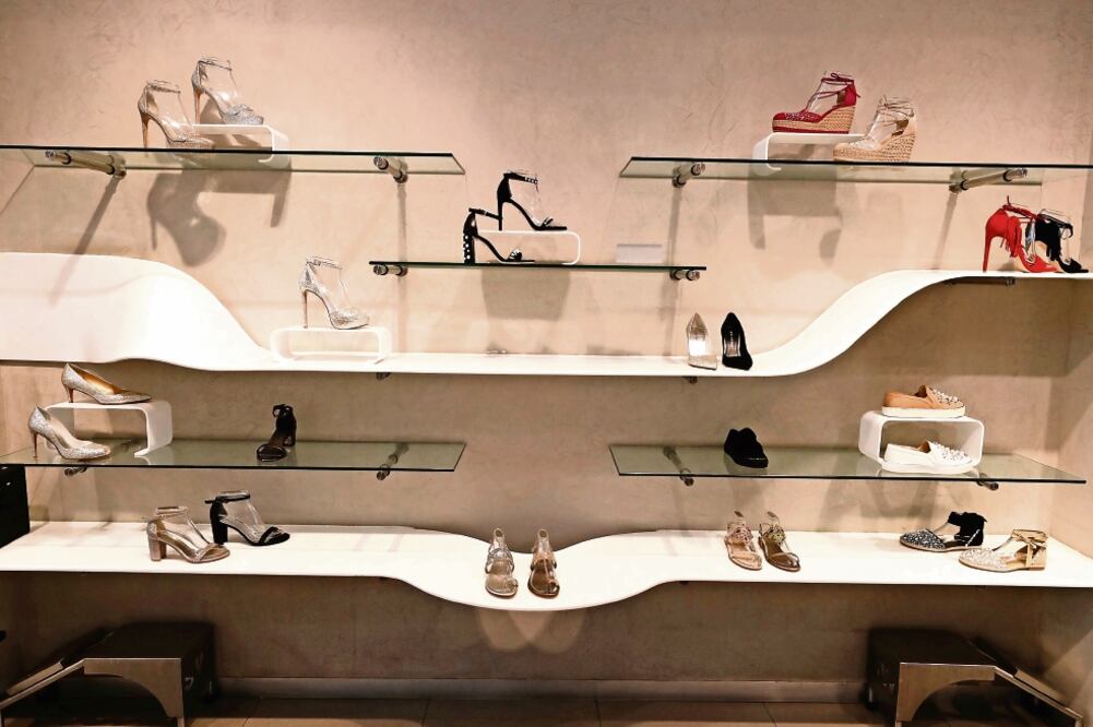 Gran Vía se especializa en importar calzado de calidad. Dos consejos de moda, que se reúnen tres veces al semestre, escogen los productos. (IRVIN OLIVARES. EL UNIVERSAL)