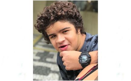 Un actor de "Stranger Things" tiene un gemelo en Brasil y aquí está la prueba