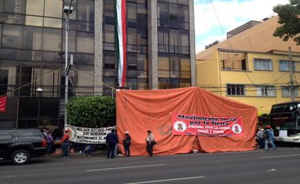 Campesinos instalan plantón frente a sede del PRD