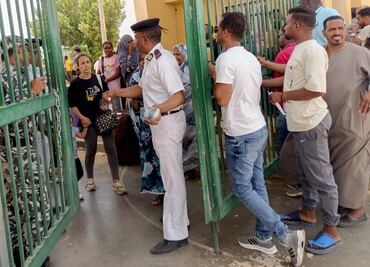 Sudán: EU logra evacuar por primera vez a sus ciudadanos de la guerra