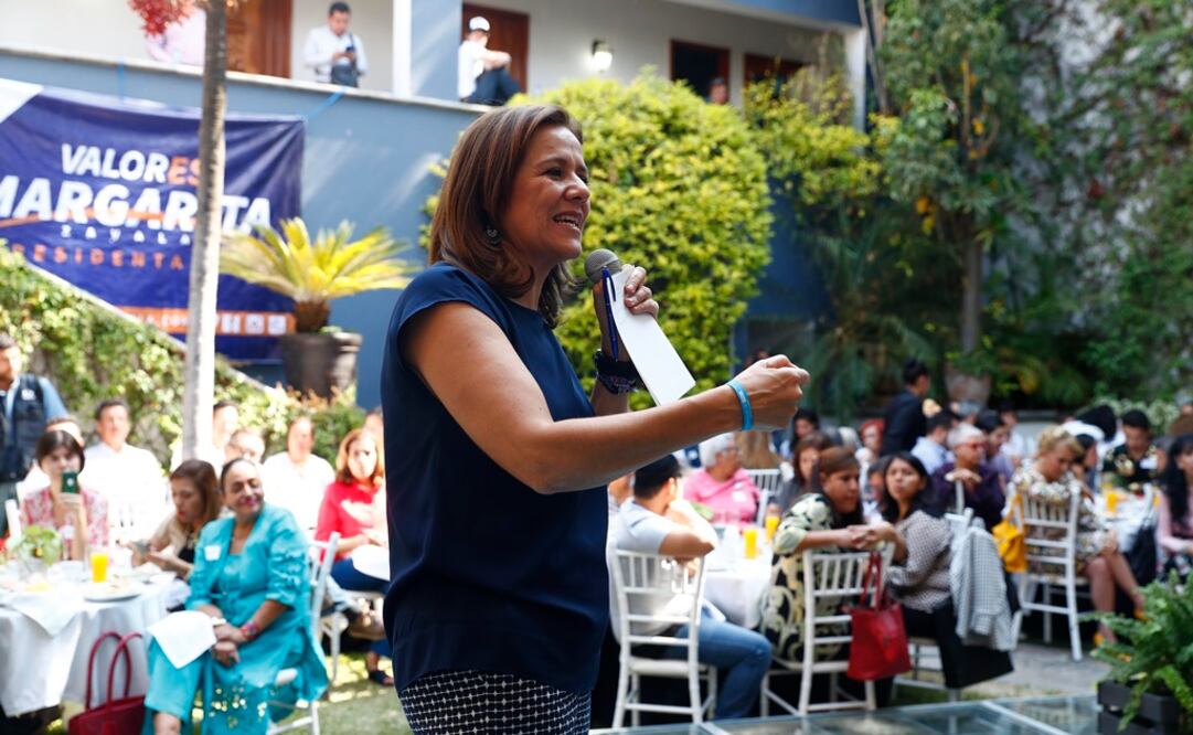 La candidata independiente a la presidencia de la república, Margarita Zavala, desayunó y tuvo un encuentro en el centro de la ciudad de Cuernavaca con simpatizantes. (FOTO: Yadin Xolalpa. EL UNIVERSAL)