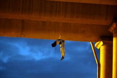 Hallan cadáver colgado en puente de Iztapalapa