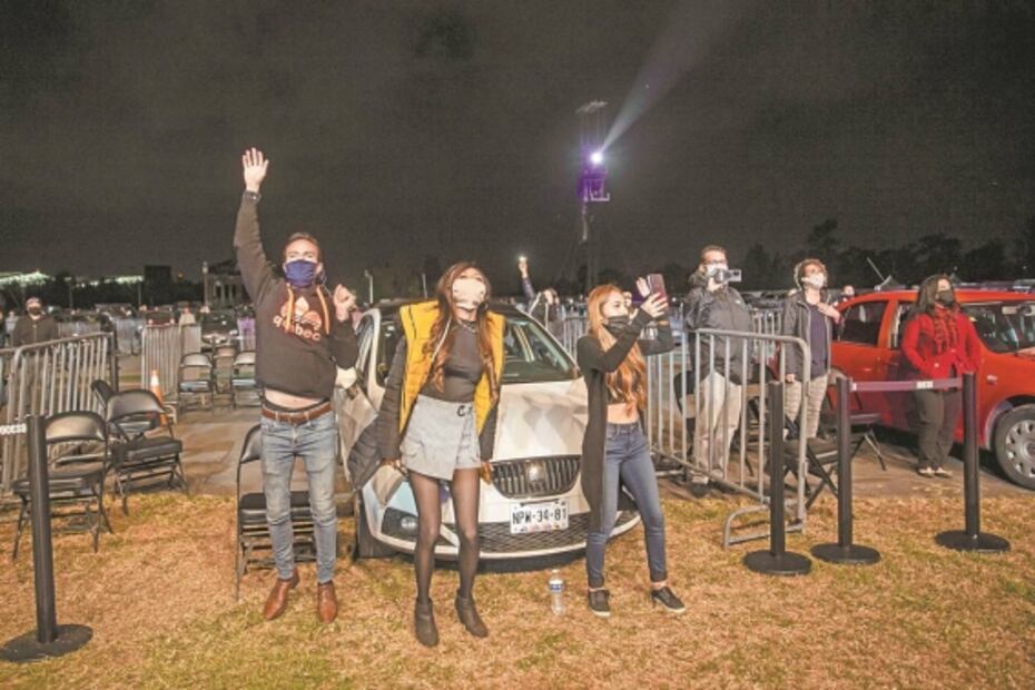 Rock, baile y tapabocas, la nueva normalidad en vivo