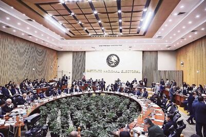 INE abre datos de elección a Facebook con acuerdo "fake"