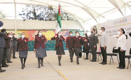Vuelven a las aulas 410 mil estudiantes de Edomex